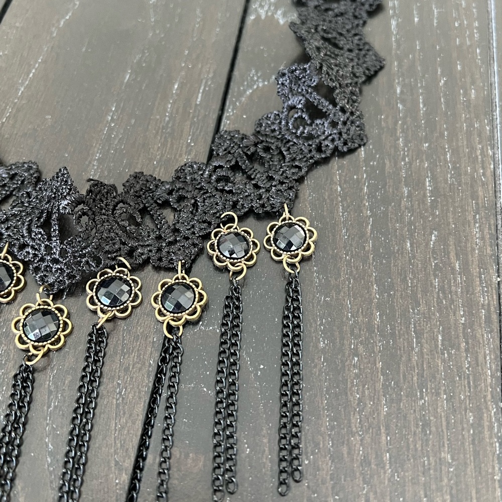 Choker - Picture 4 of 10